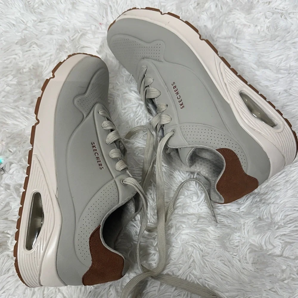 Skechers Men's Gray Sneakers with Brown Accents